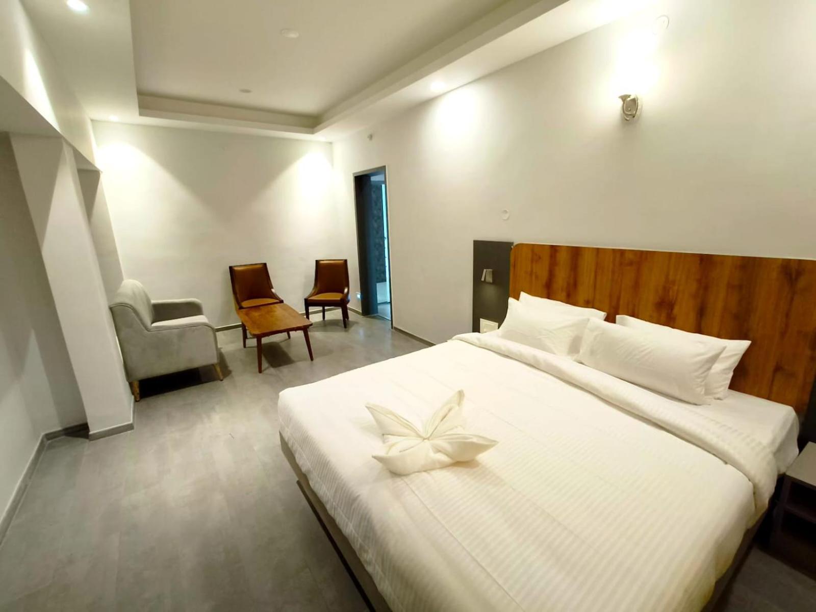 Hotel Gsr Tumkur Exteriör bild
