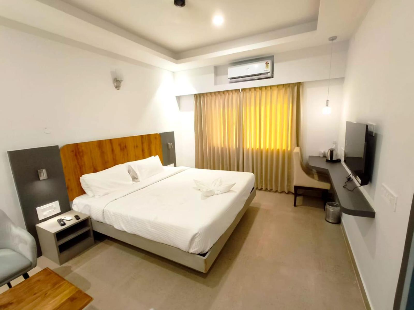 Hotel Gsr Tumkur Exteriör bild